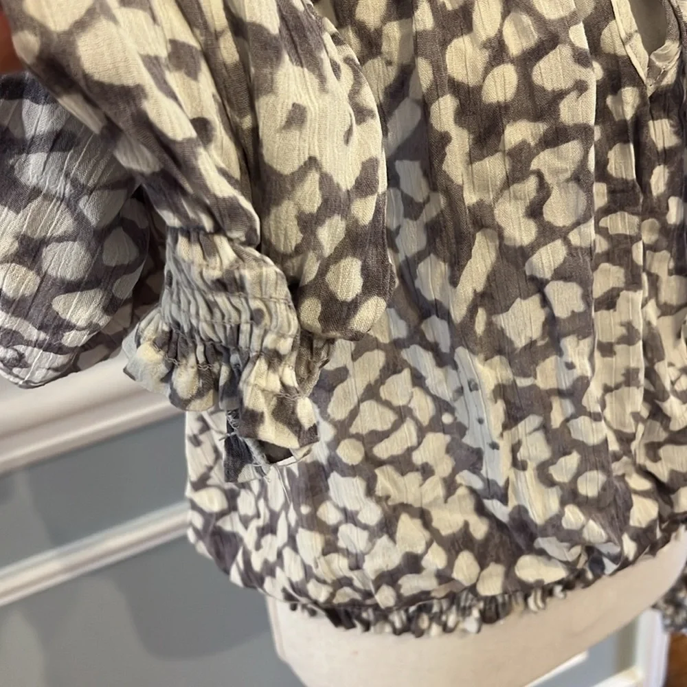 LIKE NEW GREY LEOPARD PRINT BLOUSE - SIZE SMALL